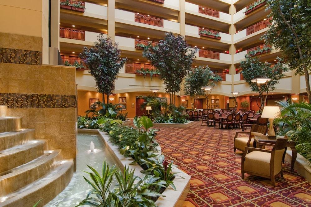 Embassy Suites By Hilton Hampton Convention Center Exterior photo