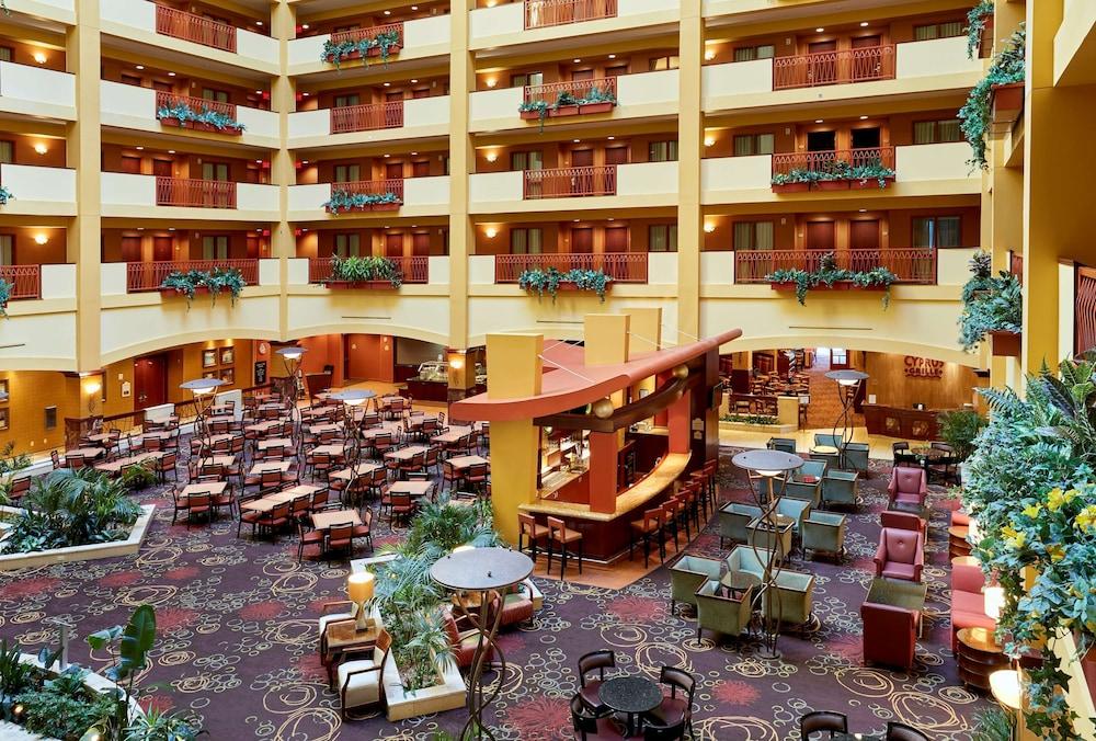 Embassy Suites By Hilton Hampton Convention Center Exterior photo
