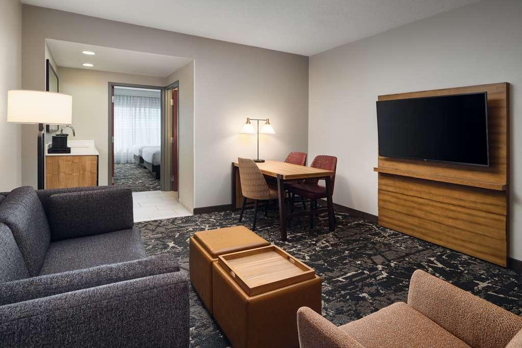 Embassy Suites By Hilton Hampton Convention Center Room photo