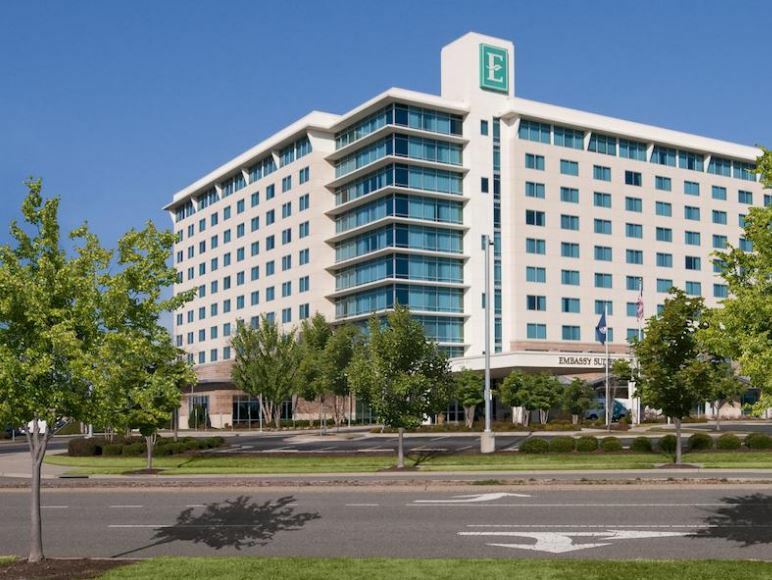 Embassy Suites By Hilton Hampton Convention Center Exterior photo